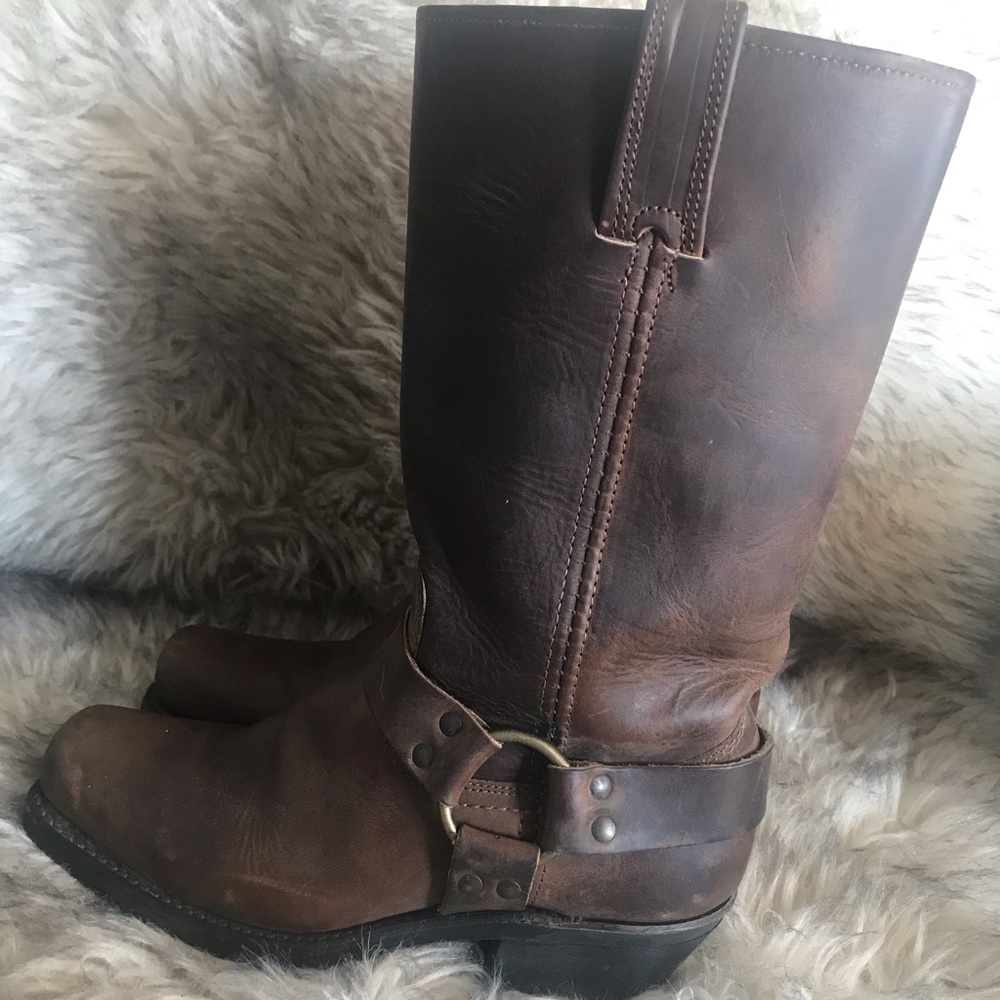 Woman’s Frye Harness 12R boot.